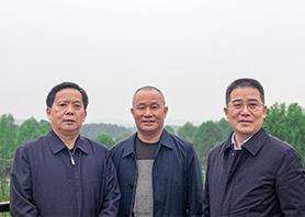 省金融監(jiān)督管理局張世平局長(zhǎng)、省人大農(nóng)業(yè)與農(nóng)村委員會(huì)劉宗林主任一行蒞臨湘豐茶業(yè)集團(tuán)考察、指導(dǎo)