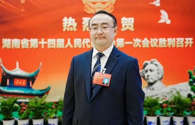 張家界市桑植縣委副書記、縣長梁高武：“喊”回10萬老鄉(xiāng)，和大家一塊過年