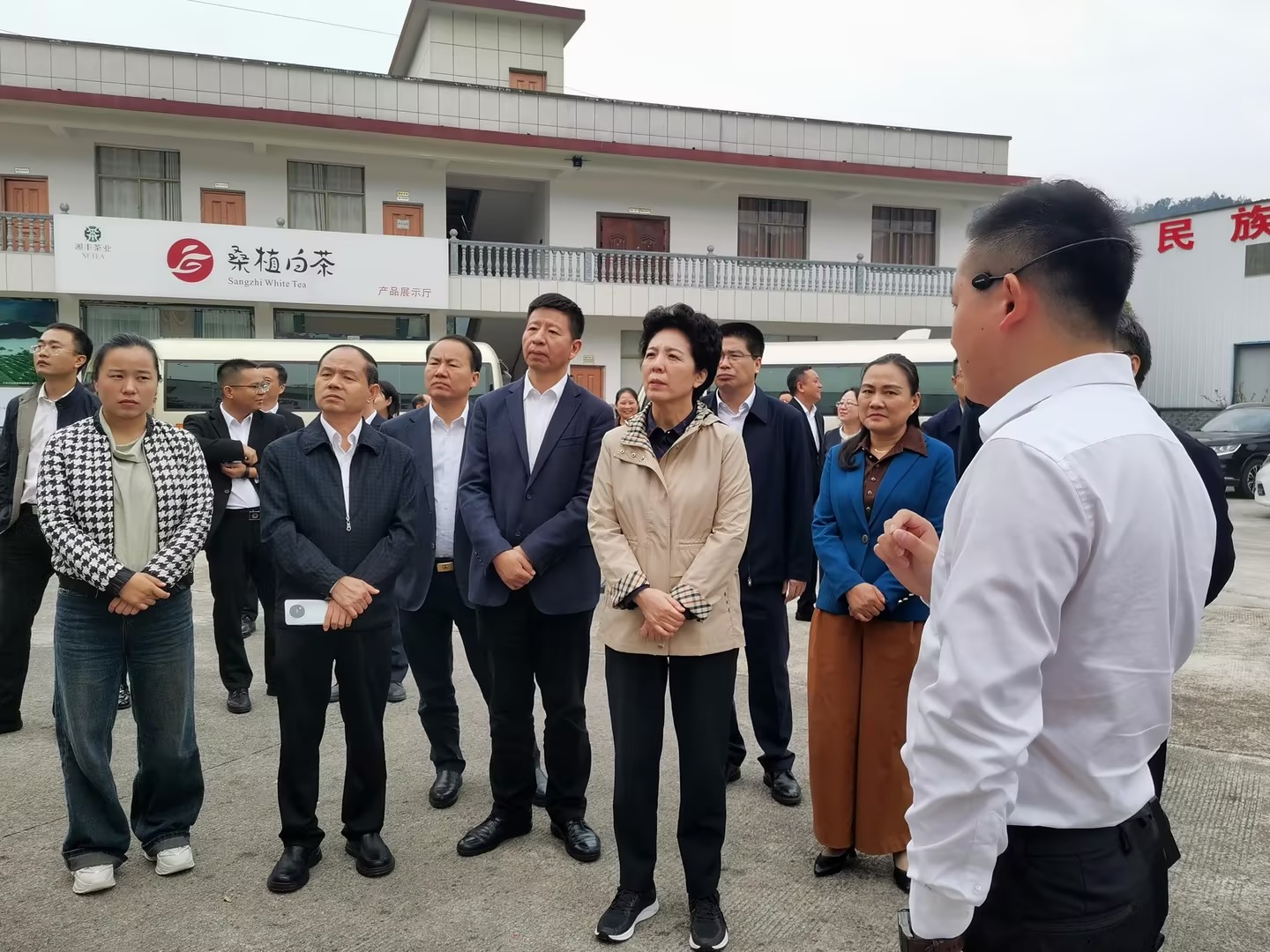 湖南省人大常委會(huì)黨組書(shū)記烏蘭帶隊(duì)考察調(diào)研湘豐桑植白茶公司